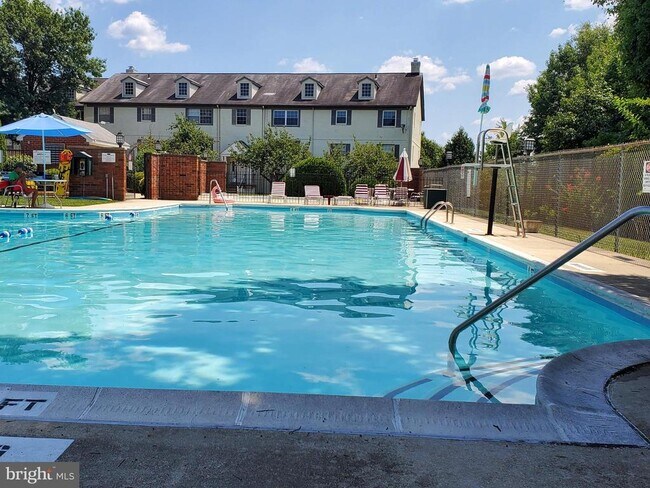 Building Photo - 10303 45th Pl