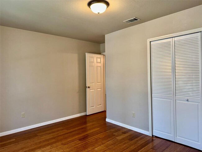 Building Photo - 5817 Taylor Draper Cove