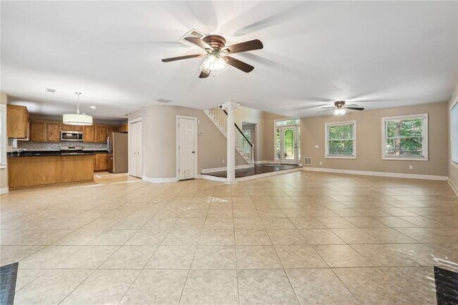 Building Photo - 515 Spring Gate Ln