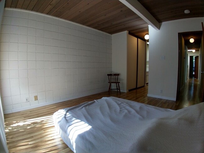 Master Bedroom (View Left Corner) - 1102 Pomeroy Avenue