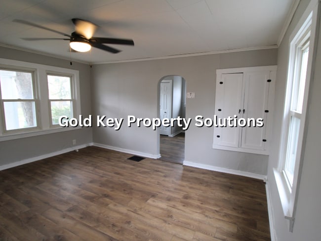 Building Photo - MUNCIE 1 BR 1 BA House with Central Air and Fenced Backyard (NO SECTION 8)