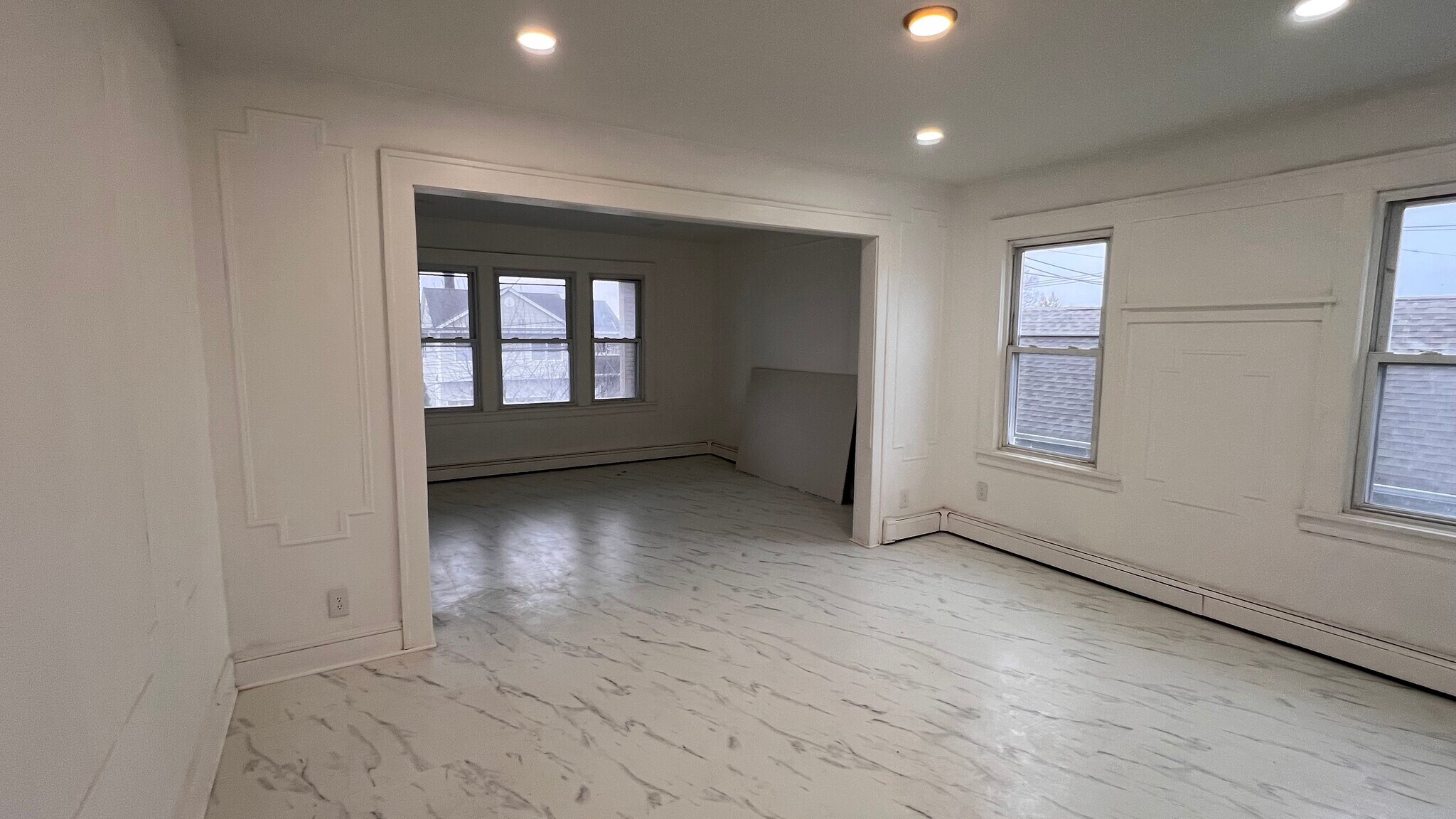 Building Photo - 247 Elm St