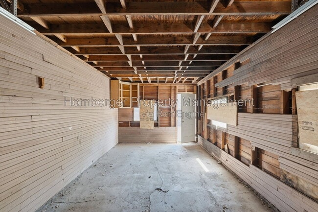 Building Photo - 1128 W Spofford Ave