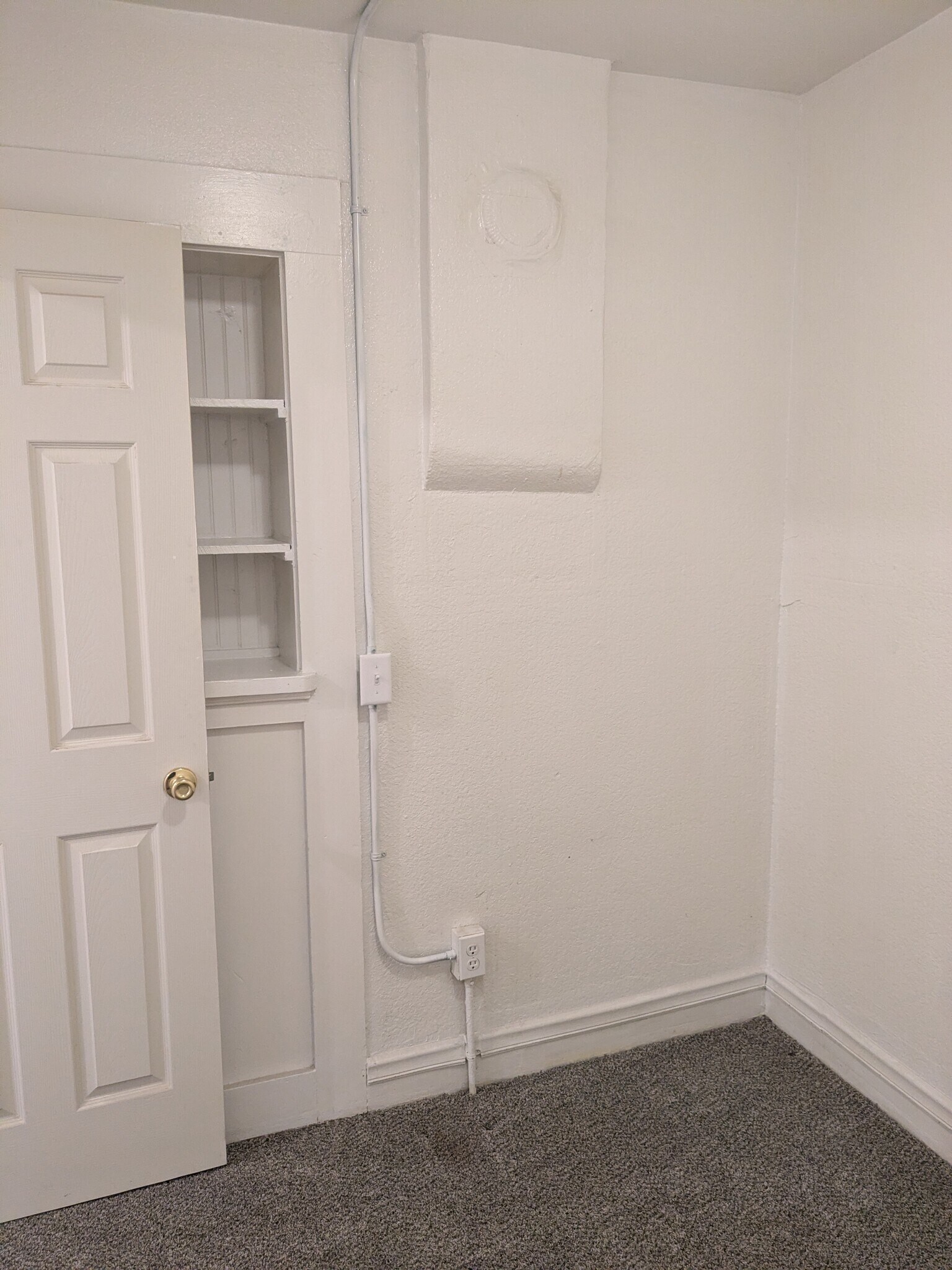 Building Photo - 303 S 5th St