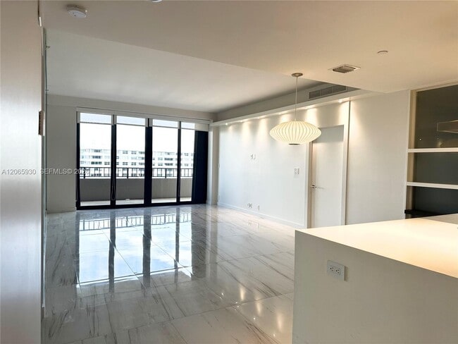 Building Photo - 251 Crandon Blvd