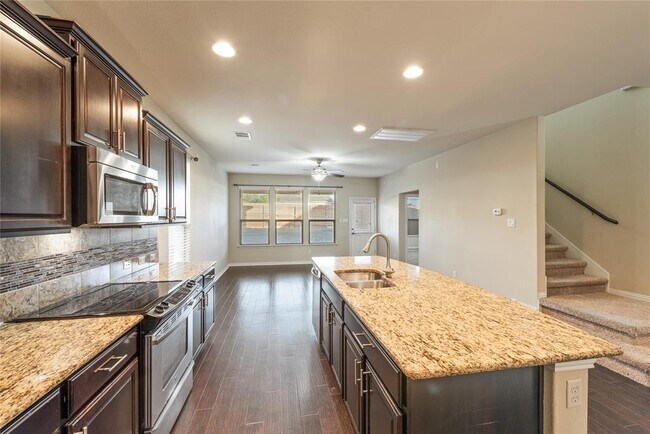 Building Photo - 9961 Aly May Dr