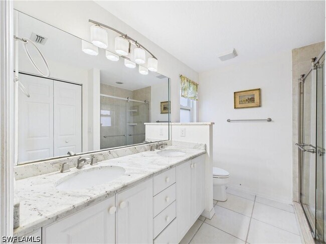 Building Photo - 1704 Royal Cir