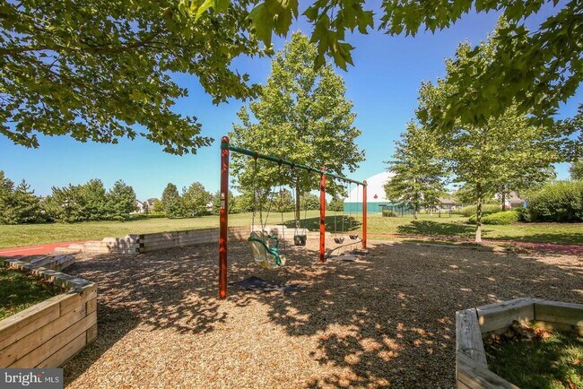 Building Photo - 526 Parkland Dr