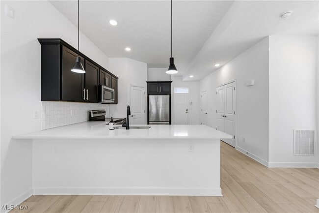 Building Photo - 2244 E 100th St