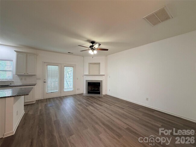 Building Photo - 10968 Princeton Village Dr
