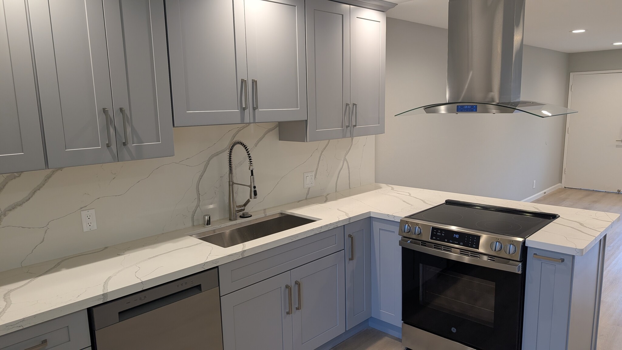 Kitchen - 676 Grand Fir Ave