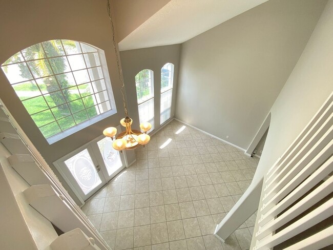 Building Photo - Spacious 4/3 Single Family Home!!