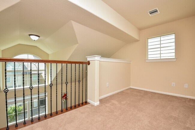 Building Photo - 3419 Clearview Villa Way