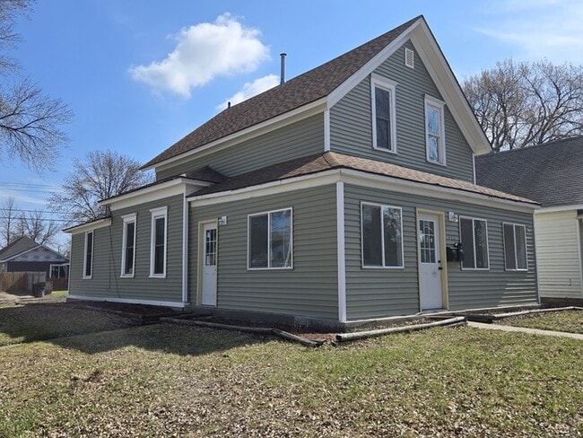Building Photo - 732 N 5th St