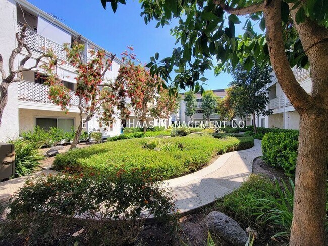 Primary Photo - 3565 Linden Ave