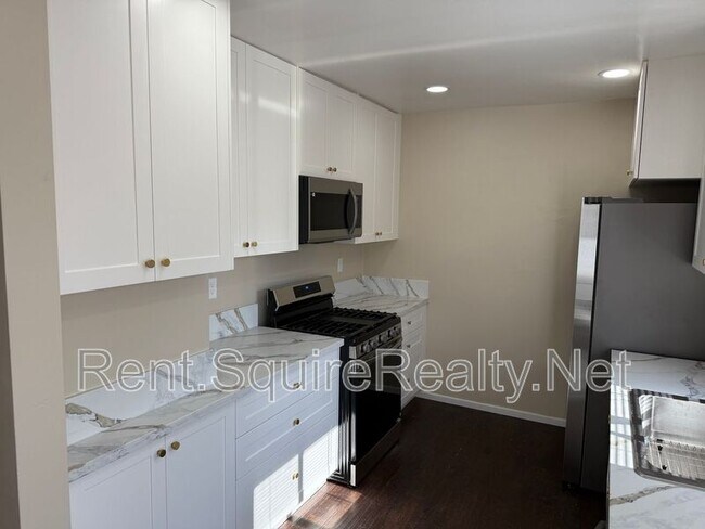 Building Photo - 256 Euclid Pl