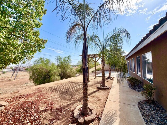 Building Photo - 102 Goldenrod Ave