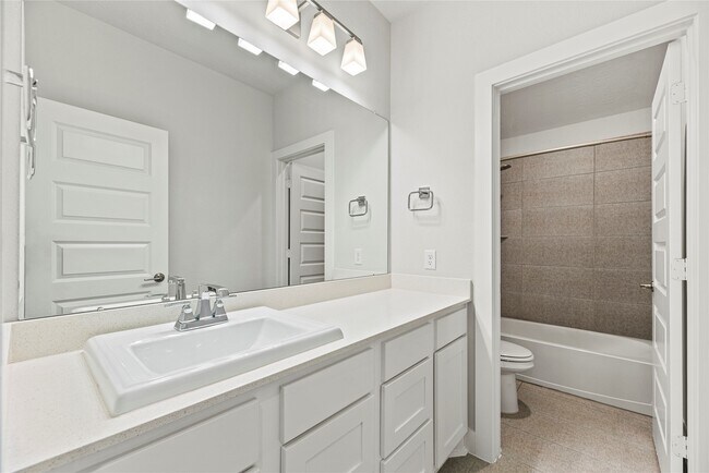 Building Photo - 1707 McCrae Hill Ct