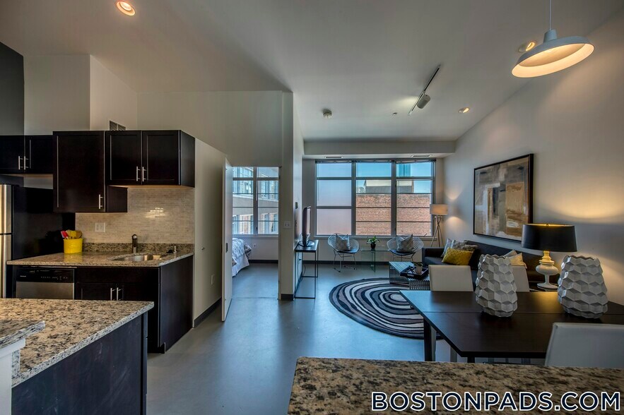 Building Photo - 62 Boylston St