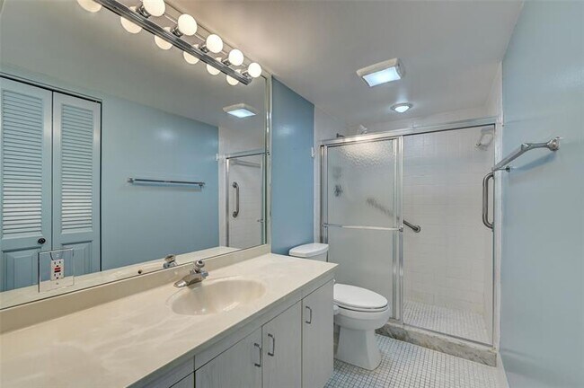 Building Photo - 4402 Martinique Ct