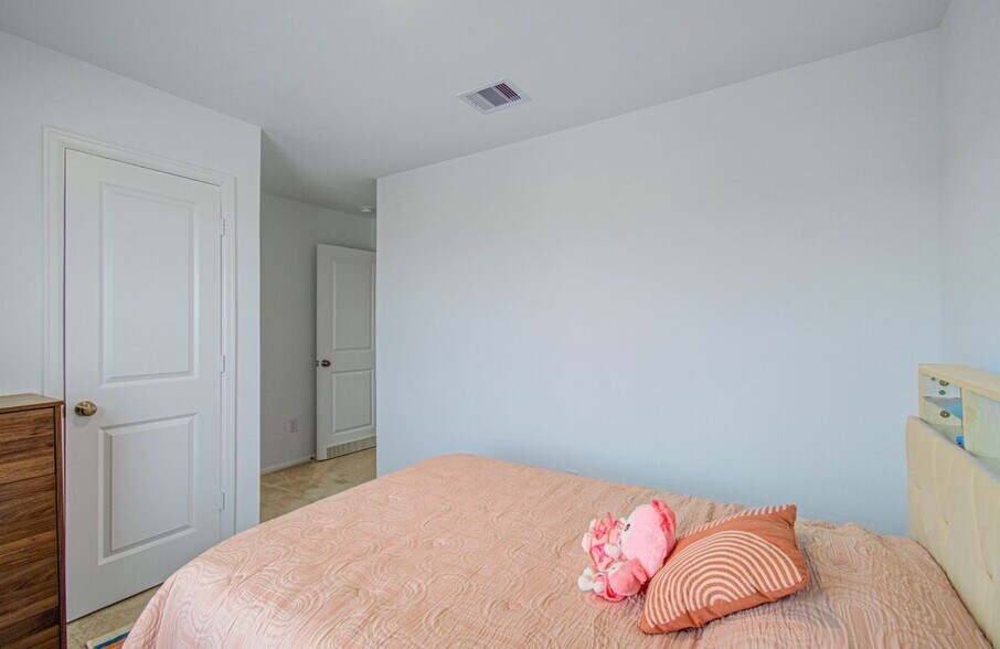 Building Photo - 21575 Carosella Dr