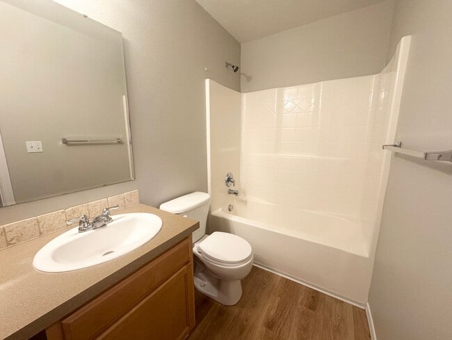 Building Photo - Beautiful Single Level- 3 Bed 2 Bath - Pet...