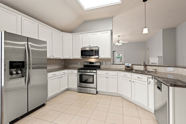 Building Photo - 26873 Armor Oaks Dr