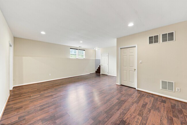 Building Photo - 64 Meadow Cir