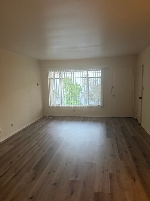 Building Photo - 918 W Huntington Dr