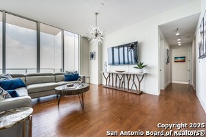 Building Photo - 610 E Market St