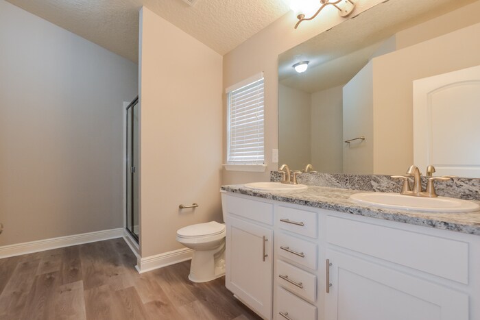 Building Photo - 804 Chelsea Ave