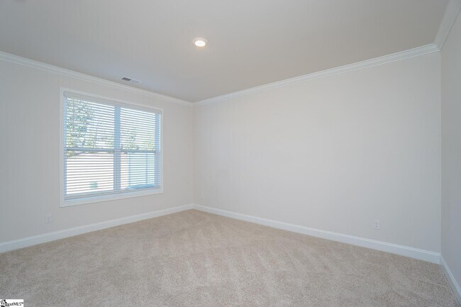 Building Photo - 204 Reynard Trl