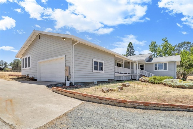Building Photo - 21179 Hemlock St