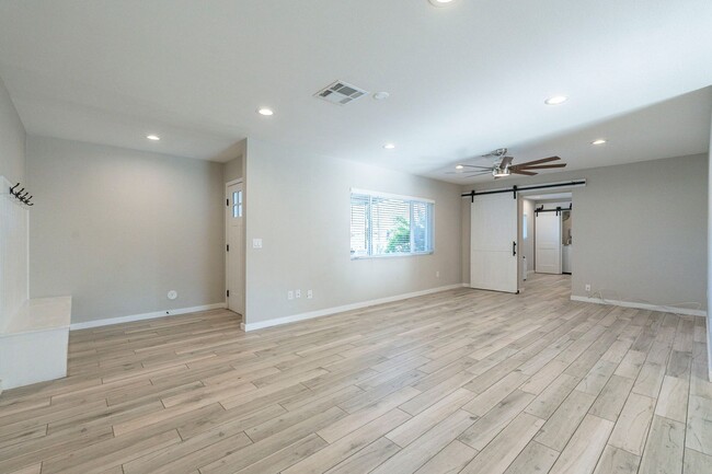 Building Photo - BEAUTIFUL SOUTH SCOTTSDALE - CORNER LOT & ...