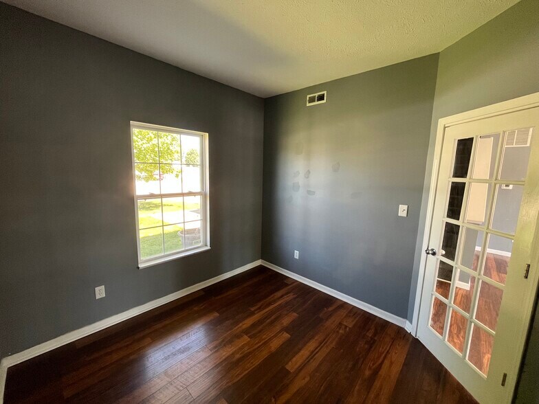Building Photo - 3873 Crest Point Dr