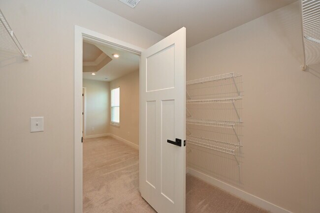 Building Photo - Updated Gallatin Townhome | 3BR + Garage, W/D Included