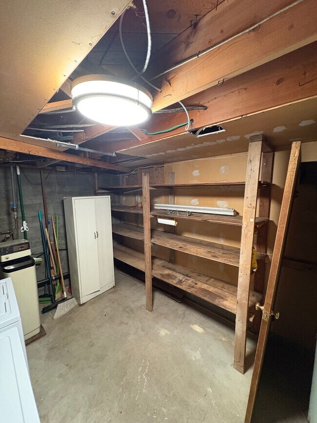 Building Photo - Charming 3-Bedroom Home with Large Yard & Ideal Multi-Generational Living Setup