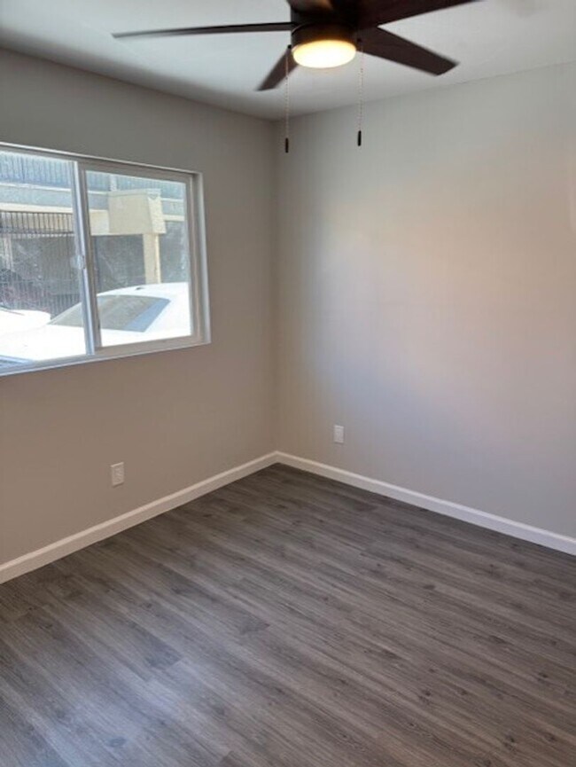 Building Photo - 2516 E Anaheim St