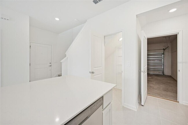 Building Photo - 2831 Maloof Dr