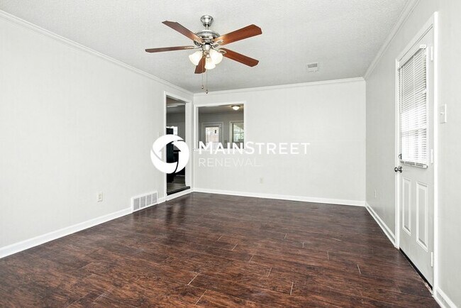 Building Photo - 3 Bedroom Pet-Friendly Home in Memphis, TN with Main Street Renewal