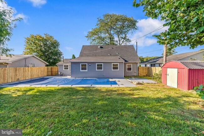 Building Photo - 12 Holbrook Ln