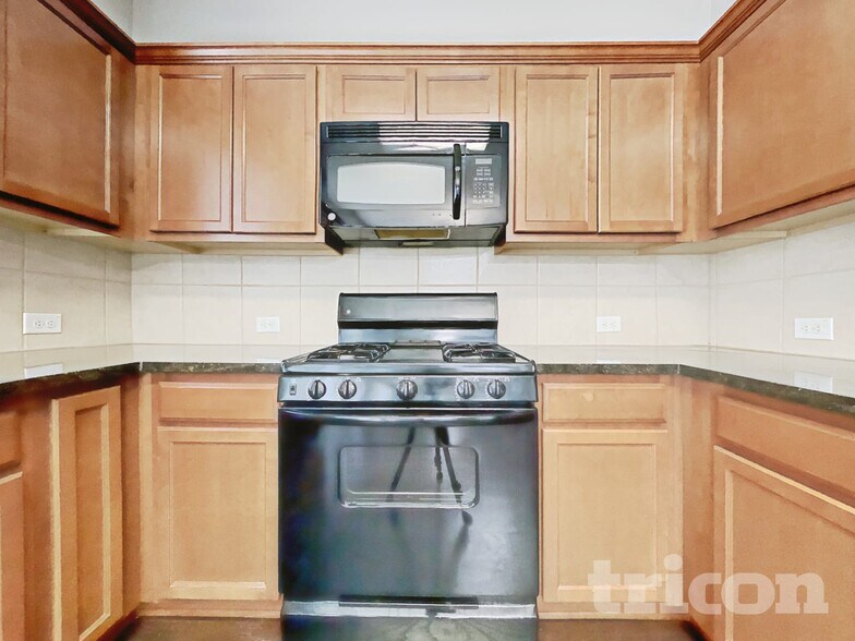 Building Photo - 24718 Lakecrest Creek Dr