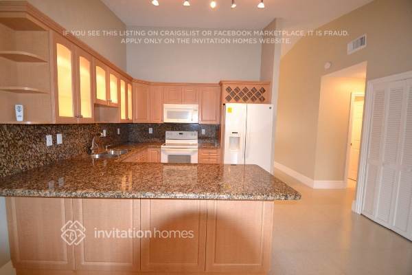 Building Photo - 15052 SW 63rd Ter