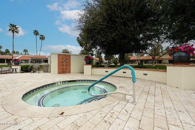 Building Photo - 7720 N Pinesview Dr