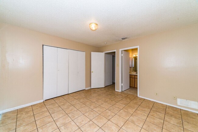 Building Photo - 2-BEDROOM DUPLEX