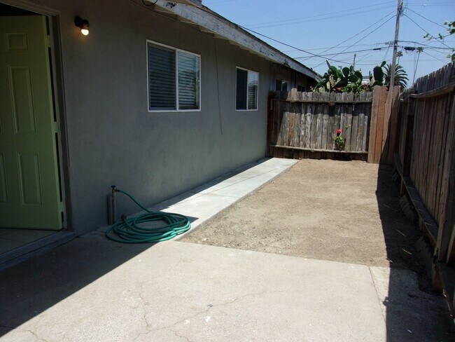 Building Photo - 724NoE