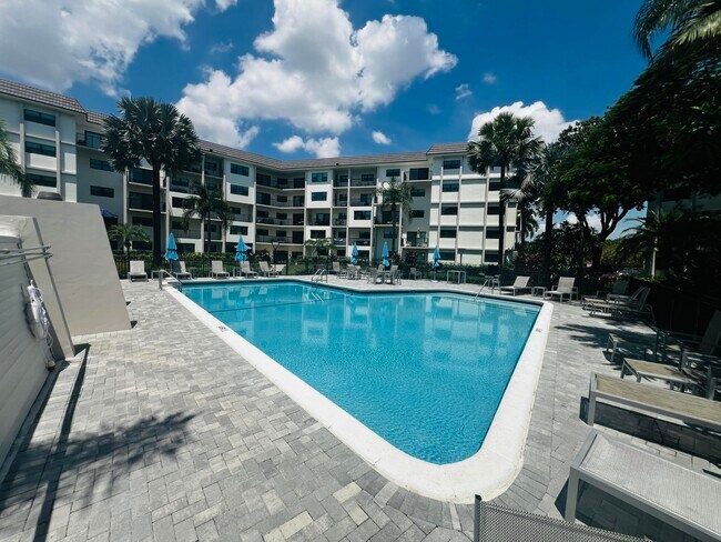Building Photo - 1000 River Reach Dr
