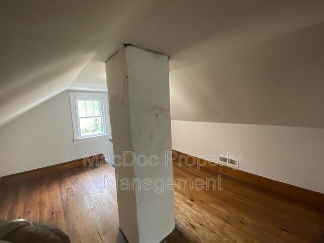 Building Photo - 119 Gibson St