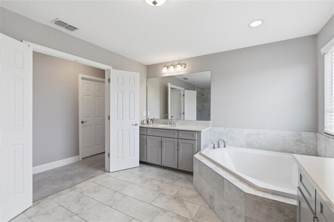 Building Photo - 9844 Cabernet Ave