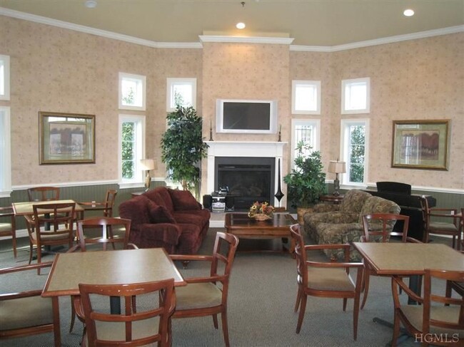 Club House w/gas Fpl, Kitchen,event seating - 300 Woodcrest Ln